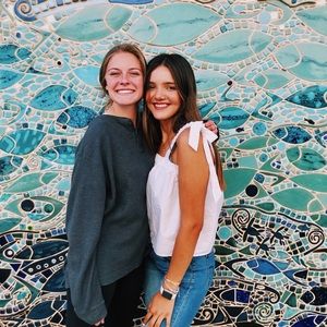 Meet your Posher, Camila